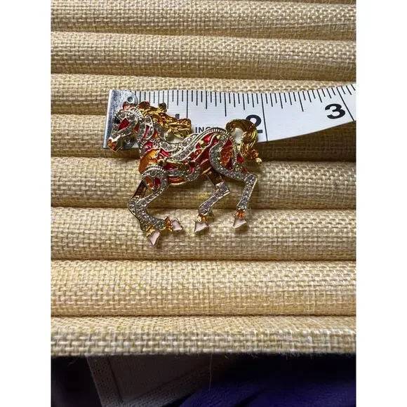 🧚🏻‍♀️ Year of the Fire Horse Brooch Gold Tone Rhinestone Carousel Horse Pin - Picture 4 of 5